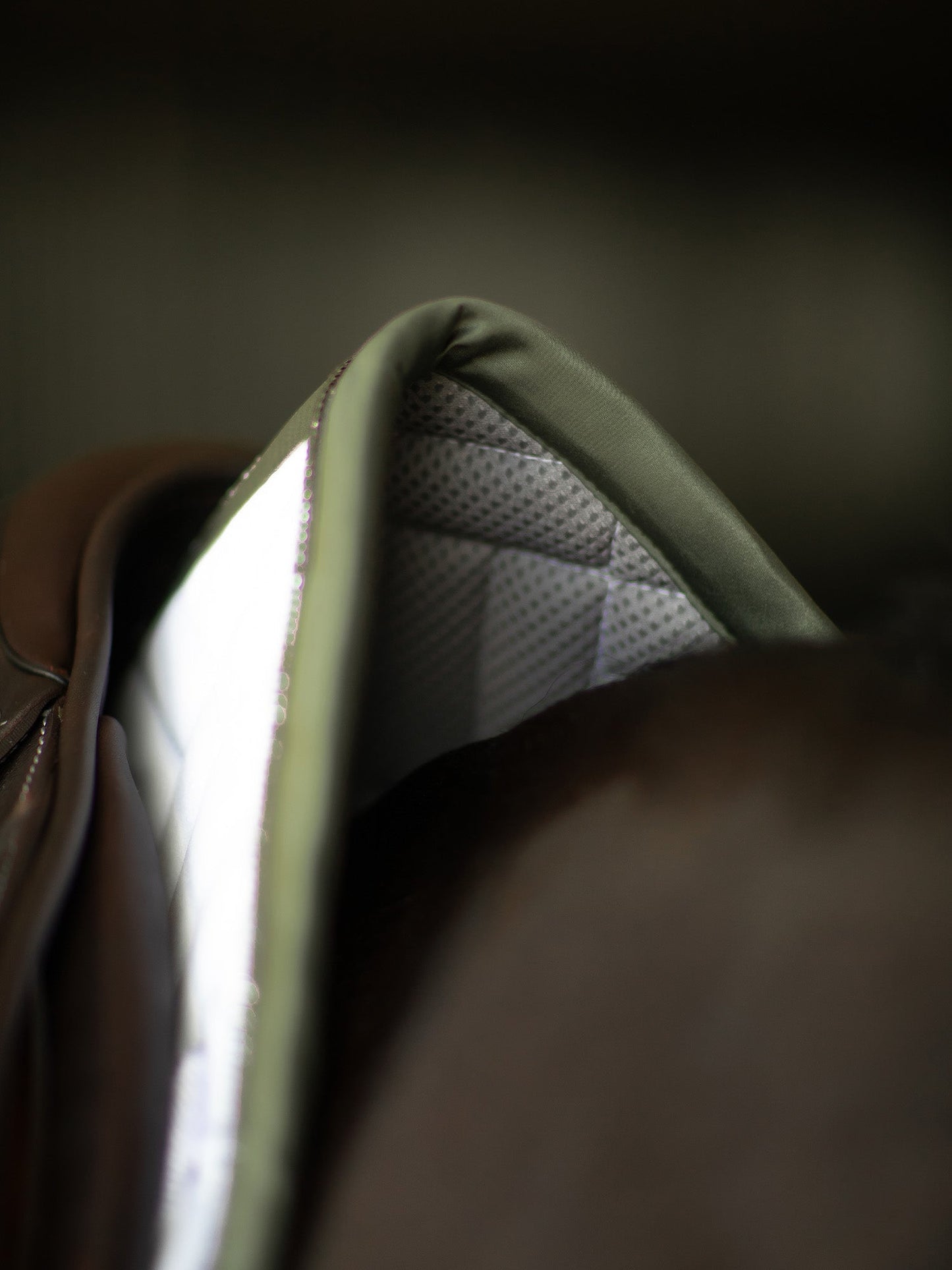 Modern White Jump Saddle Pad: Elegant Quilted, Bamboo Lined, Moisture-Wicking, Anti-Bacterial