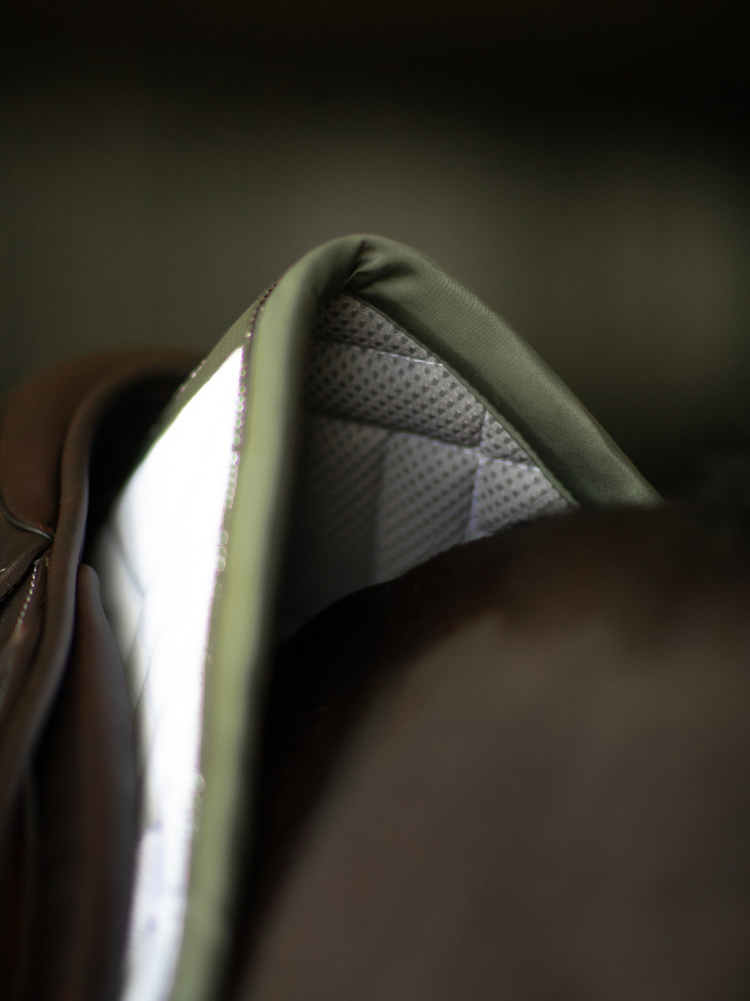 Modern White Jump Saddle Pad: Elegant Quilted, Bamboo Lined, Moisture-Wicking, Anti-Bacterial