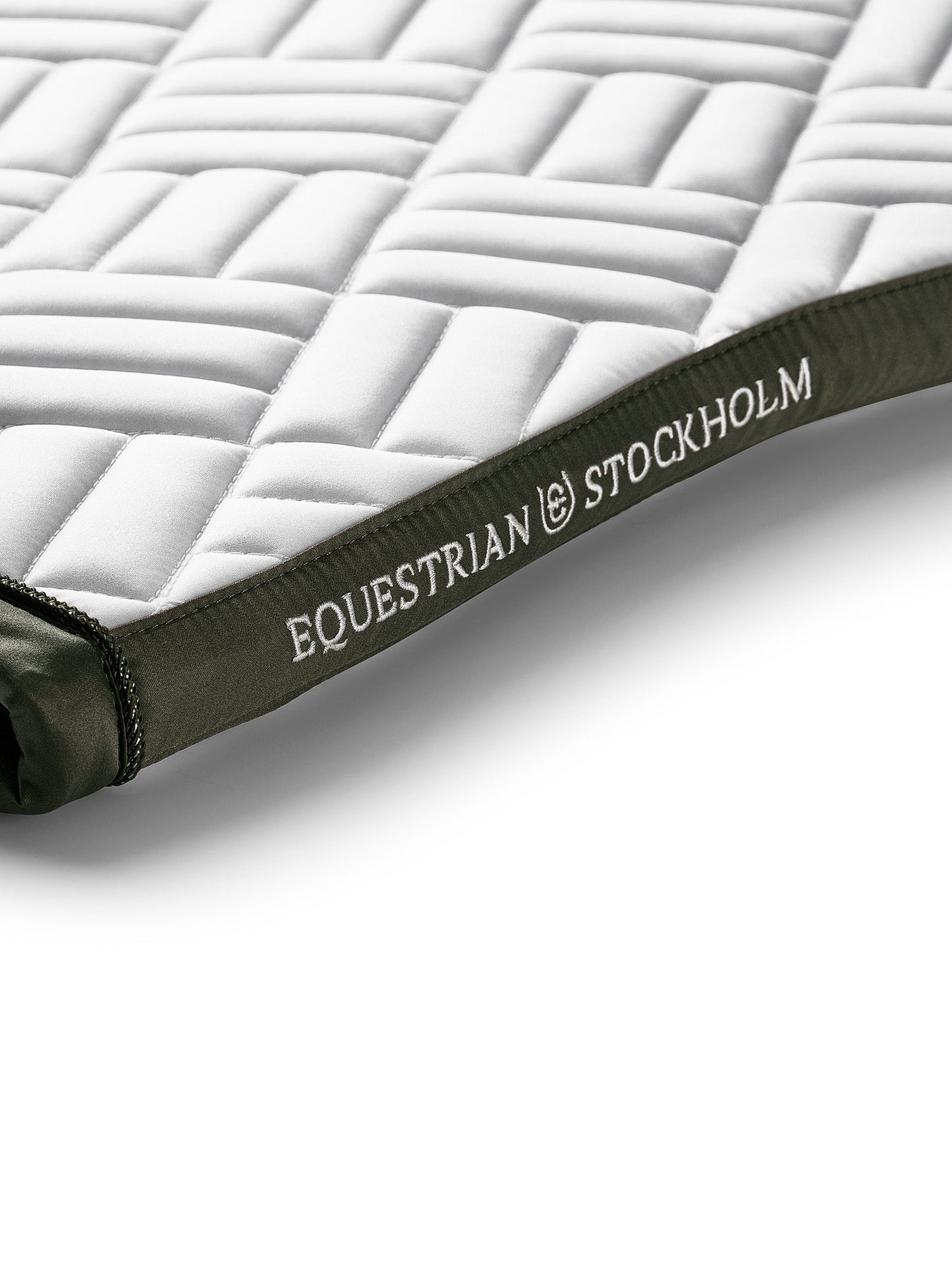 Modern White Jump Saddle Pad: Elegant Quilted, Bamboo Lined, Moisture-Wicking, Anti-Bacterial