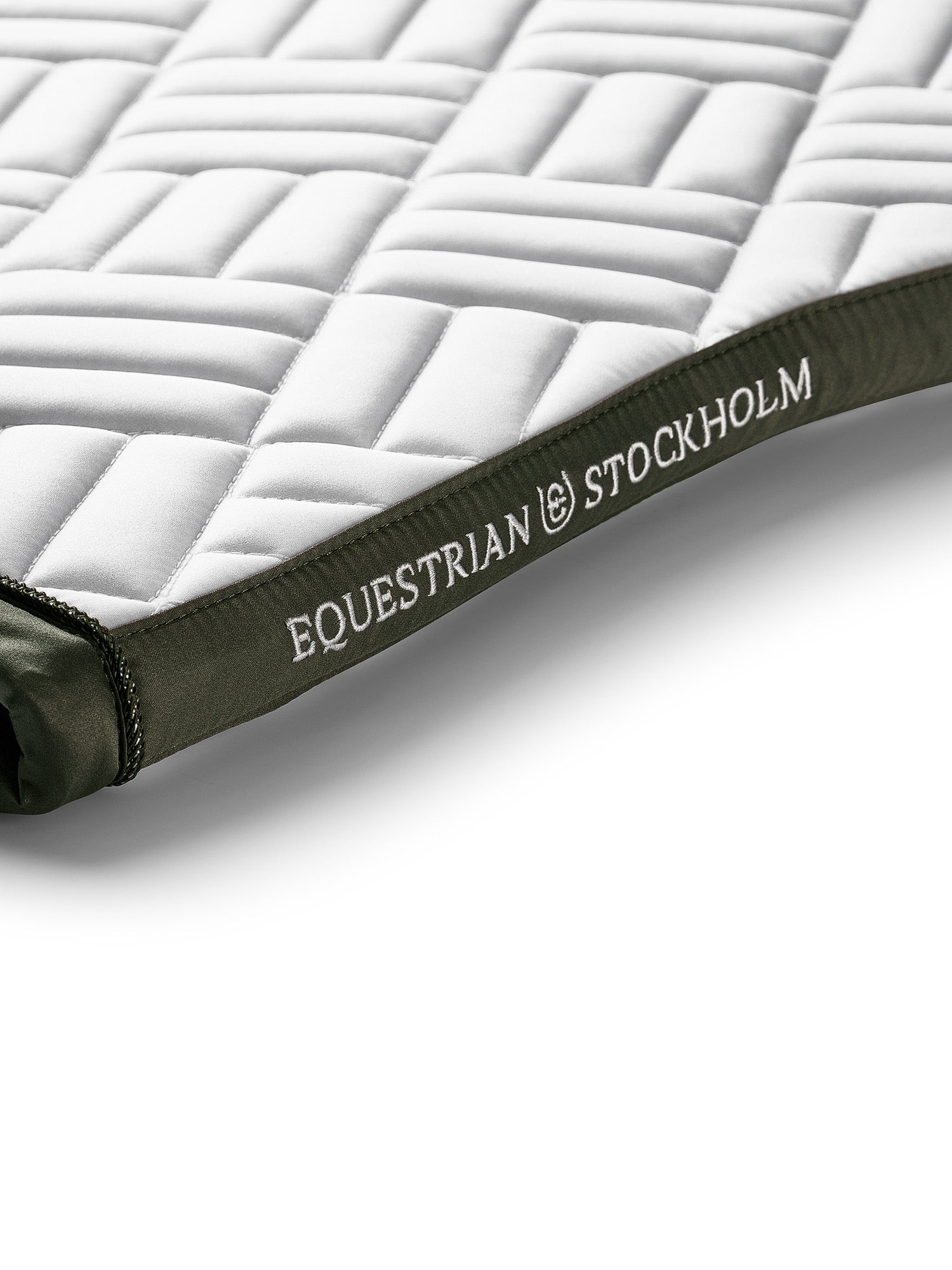 Modern White Jump Saddle Pad: Elegant Quilted, Bamboo Lined, Moisture-Wicking, Anti-Bacterial