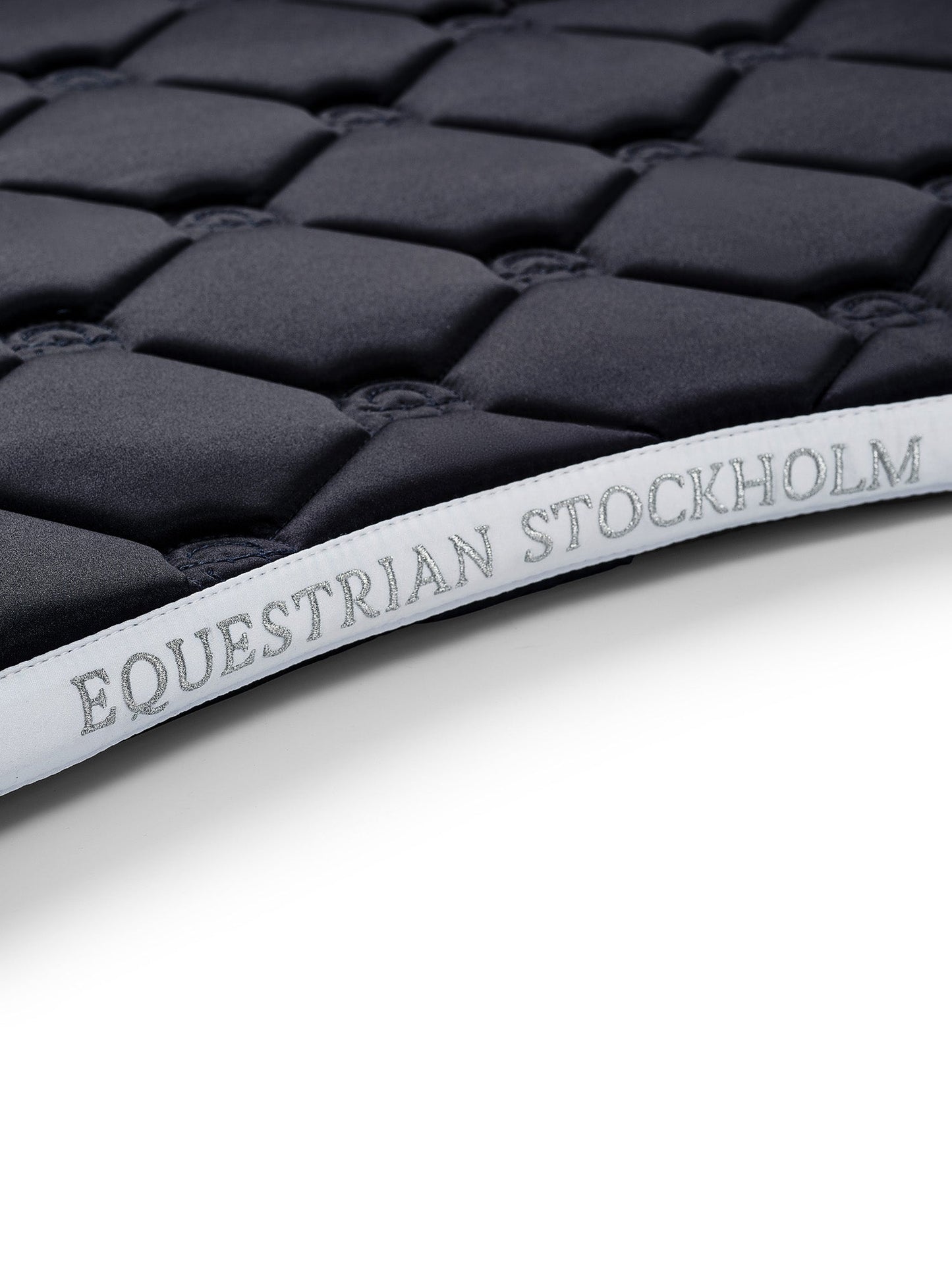 Midnight White Edge Dressage Saddle Pad: Elegant Navy Blue, Quick Dry, Dirt Resistant