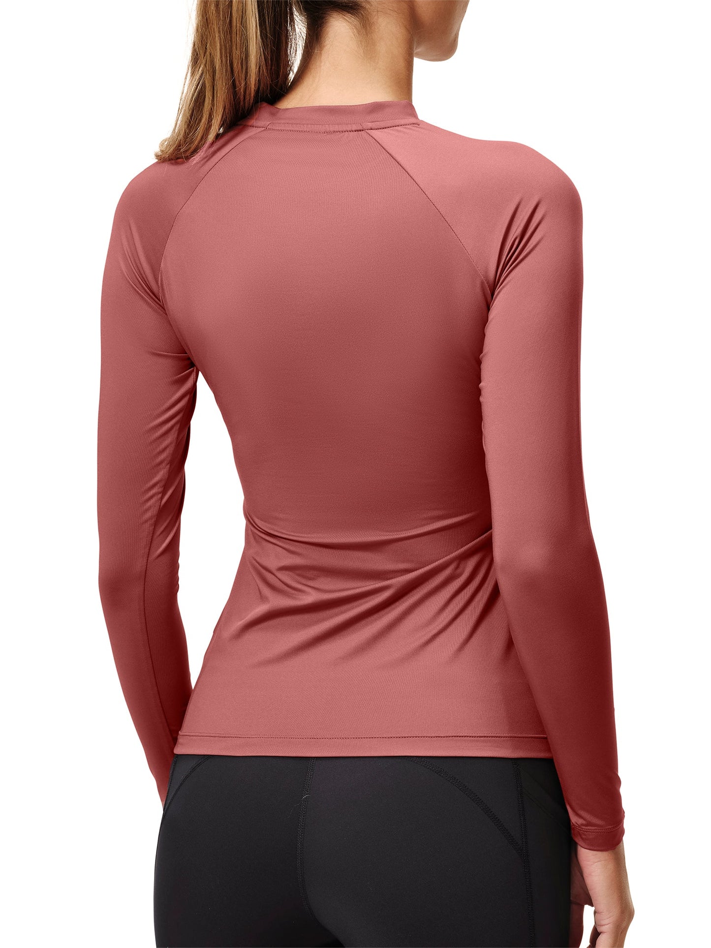https://equestrianstockholm.com/cdn/shop/files/amber_rose_baselayer_7685_e_1536x2048_27f7e3c0-6f4e-484d-be02-c4827ca03228.jpg