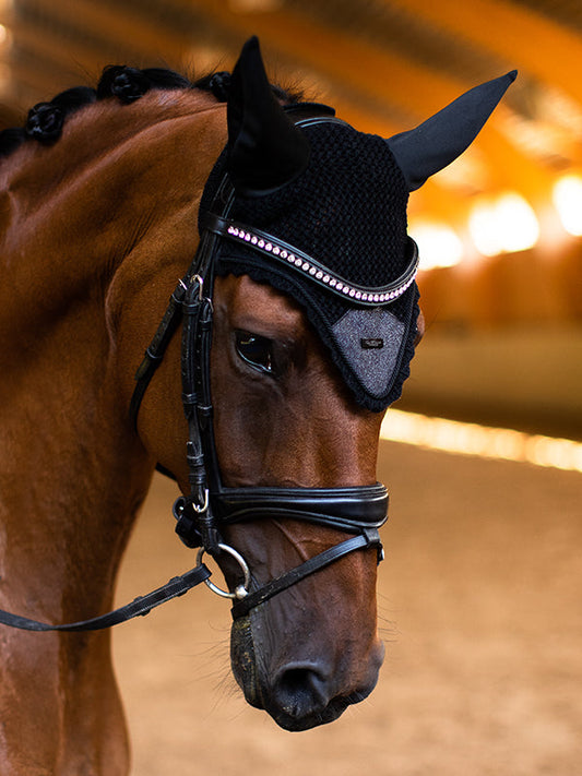 Stylish All Black Glimmer Horse Ear Bonnet: Comfort & Noise Reduction