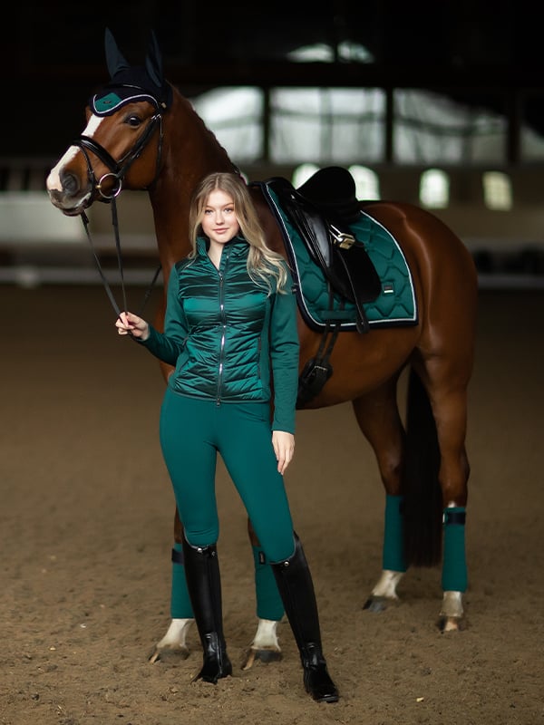 Luxurious Emerald Green Dressage Saddle Pad: Anatomical Fit, Glossy, Breathable, Dirt-Resistant