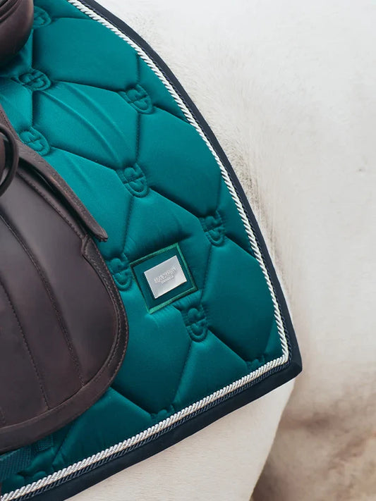 Luxurious Emerald Green Dressage Saddle Pad: Anatomical Fit, Glossy, Breathable, Dirt-Resistant