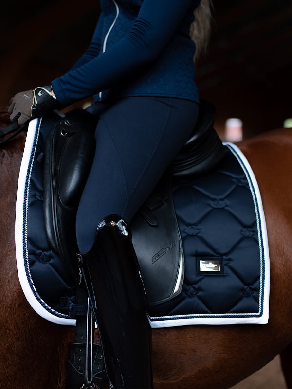 Midnight White Edge Dressage Saddle Pad: Elegant Navy Blue, Quick Dry, Dirt Resistant