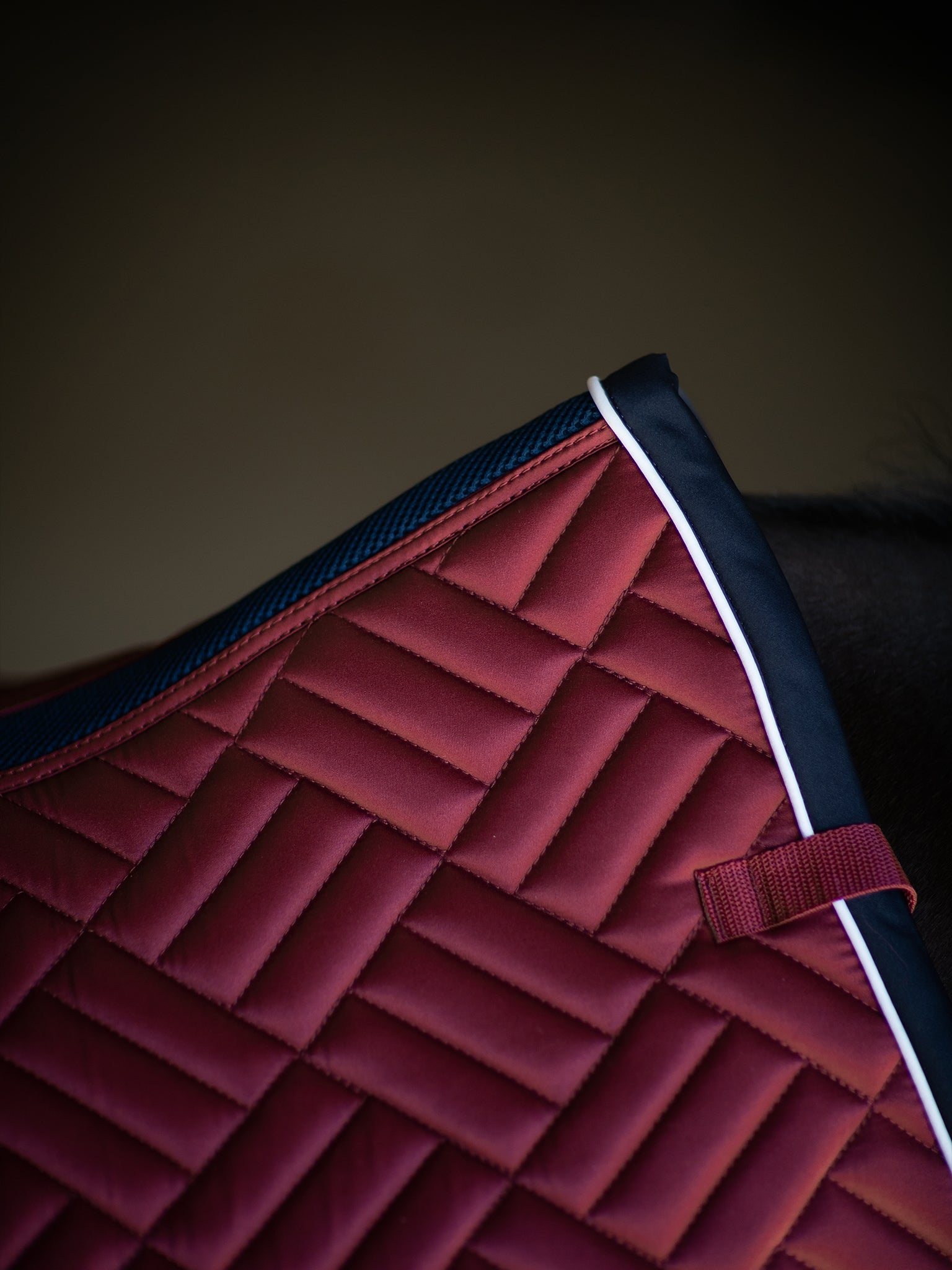 Modern Luxe Breathable 3D Mesh Bamboo Lined Jumping Saddle Pad