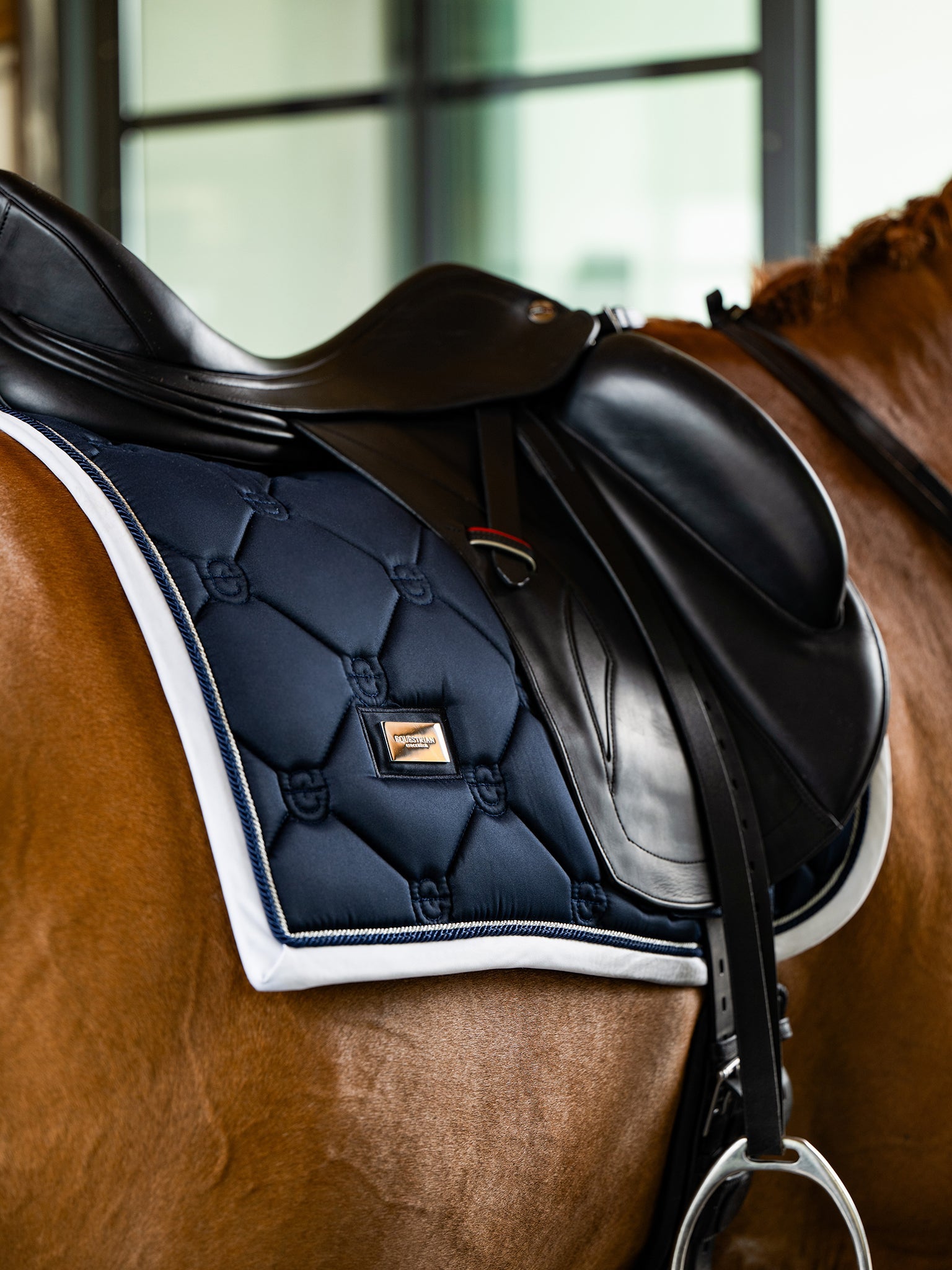 Midnight White Edge Dressage Saddle Pad: Elegant Navy Blue, Quick Dry, Dirt Resistant