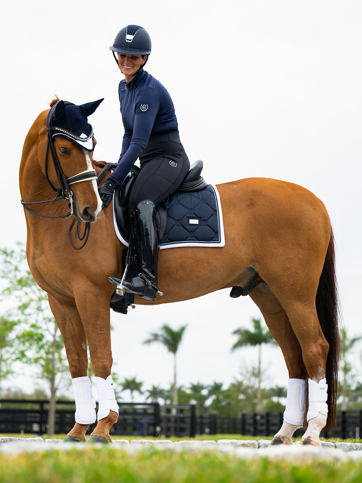 Midnight White Edge Dressage Saddle Pad: Elegant Navy Blue, Quick Dry, Dirt Resistant