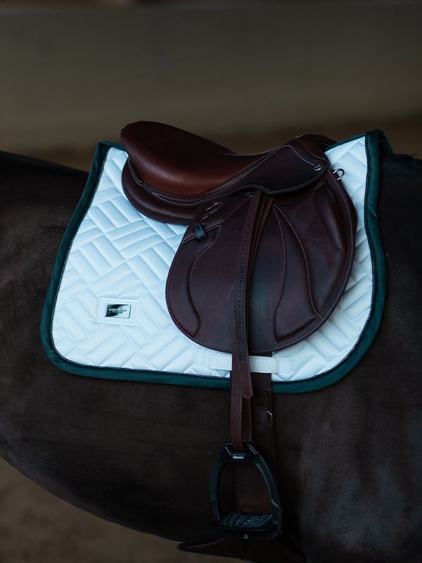 Dramatic Monday White Jump Saddle Pad: Modern, Bamboo-Lined, Quick-Dry, Stylish Equestrian